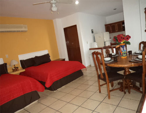 Hotel El Sombrero Suites Mazatlan Exterior photo