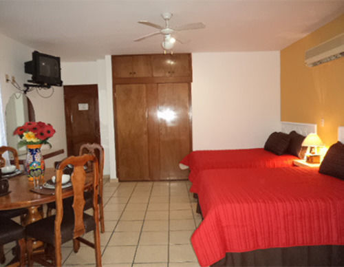 Hotel El Sombrero Suites Mazatlan Exterior photo